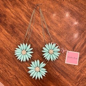 NWT Chunky Aqua Flower Necklace